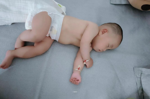 安溪宝宝发烧可以喝牛奶吗